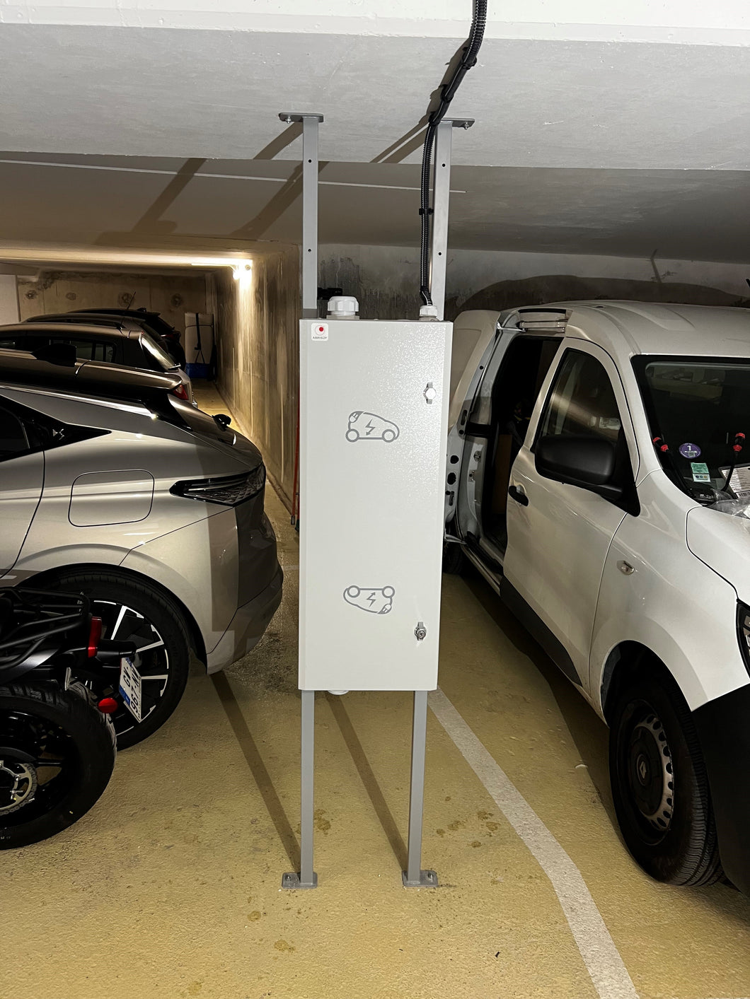 Support pour Borne de Recharge et armoire sécurisée GTI - SBR002